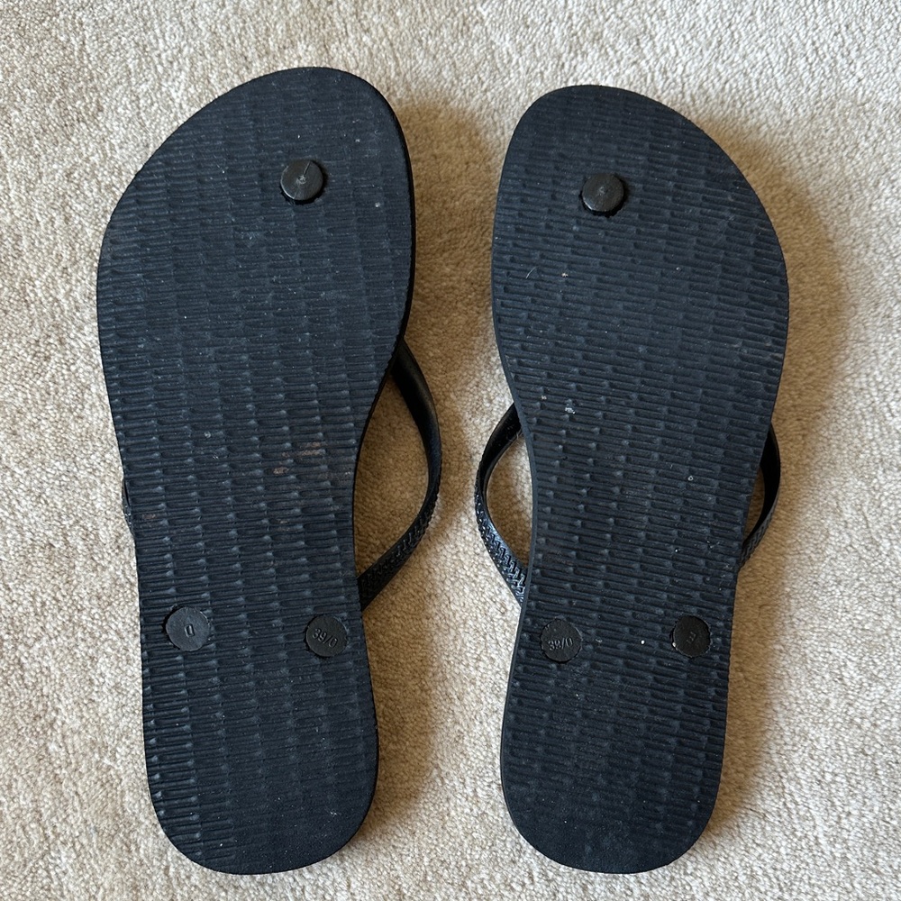 Havaianas Women's Classic Black Sandals - Picture 5 of 6